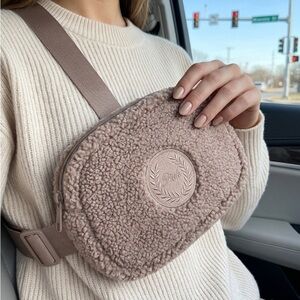 NWOT PINK Victoria's Secret Sherpa Belt Bag - Fleece Fanny Pack in Mauve Grey